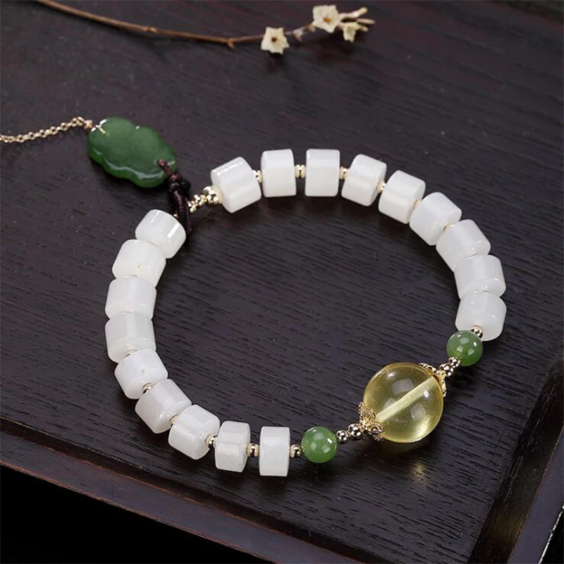 Женский браслет с натуральным камнем из белого нефрита и пчелиного воска 100%