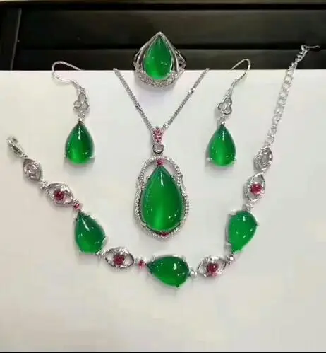 Натуральный халцедон женский костюм многоцветный из трех или четырех колец