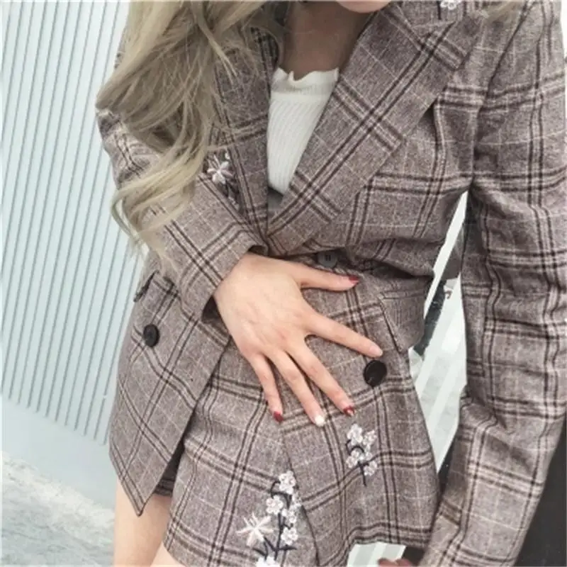 Клетчатый костюм женский новый с вышивкой и шортами Женский из двух предметов
