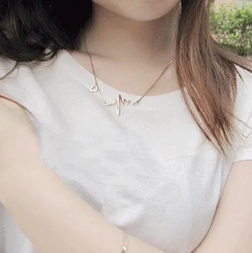 Женское колье с сердечком серебряным покрытием романтическое