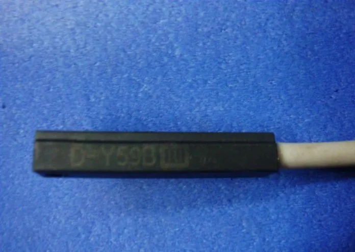 

Новый оригинальный японский D-Y59B DC/AC 5-120V Магнитный герконовый переключатель для пневматического цилиндра