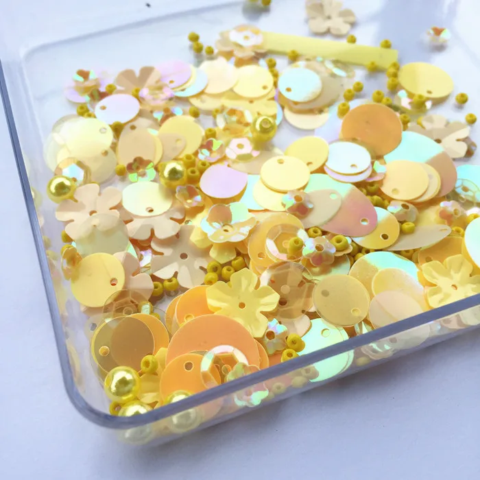 Sequins yellow Qlcrystal 10g/bags mixed pearl beads flat round pvc loose sequins,sewing craft,glass seed beads - Цвет: Sequins yellow