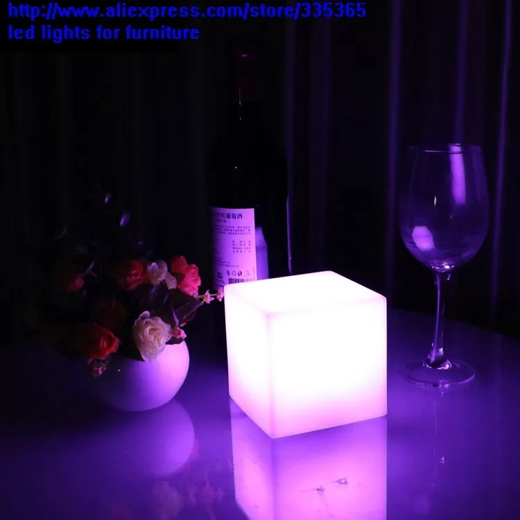 Светодиодный светильник RGB для стола из полиэтилена 15х15х15 см с перезаряжаемой