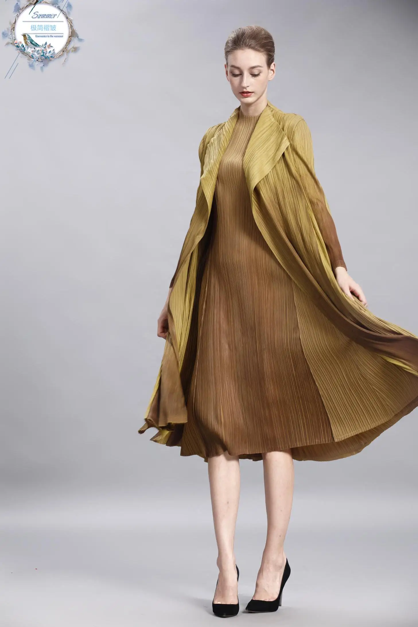 

Miyake Fold Fall Color Spray Coat Long Sleeved Cardigan Early Autumn Fashion Pleated Shades Long Coat