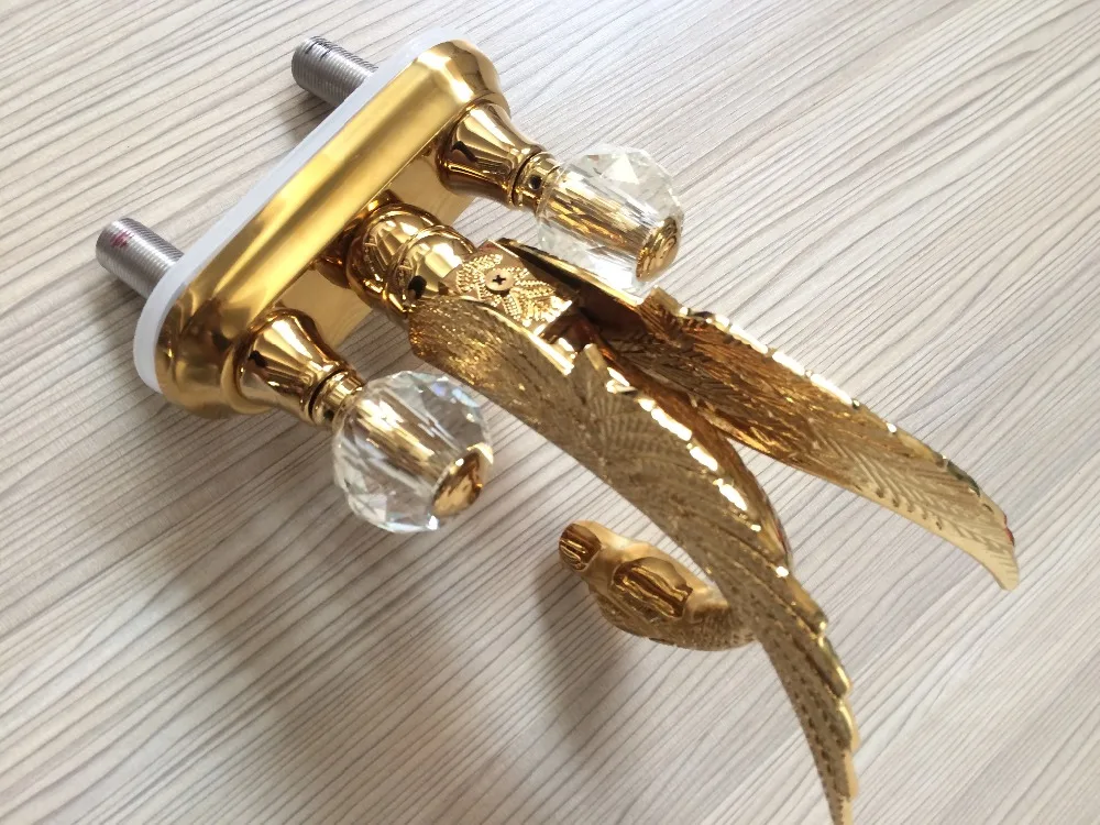 Лебедь смеситель для раковины, смеситель PVD ti-Gold, 4 дюйма, Центральная отверстие, Хрустальные Ручки, на бортике
