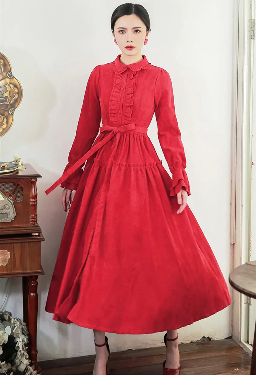 Женское платье с поясом длинное винтажное длинным рукавом и отложным воротником