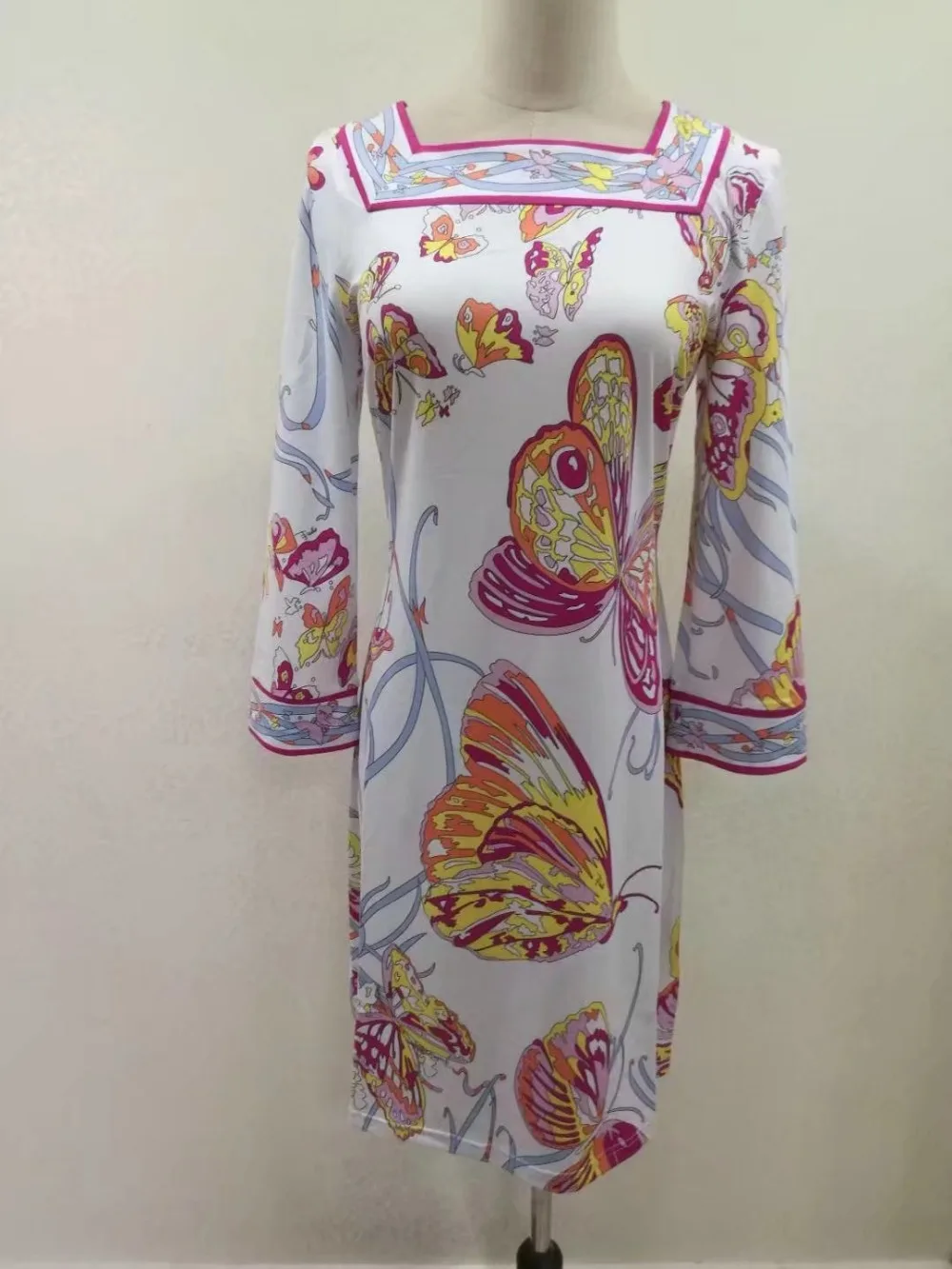 Женское трикотажное шелковое платье повседневное белое с квадратным вырезом и