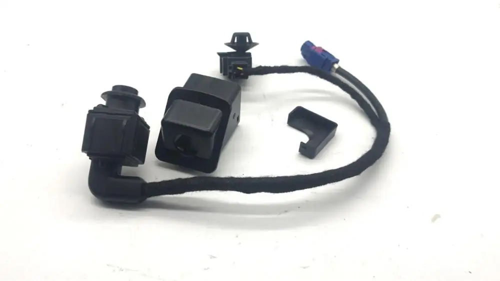 camera and bracket CHESHUNZAI RGB заднего вида камера RVC жгут для VW Scirocco Beetle RCD510 RNS510 RVC 18D/56D 980 551 - Цвет: camera and bracket