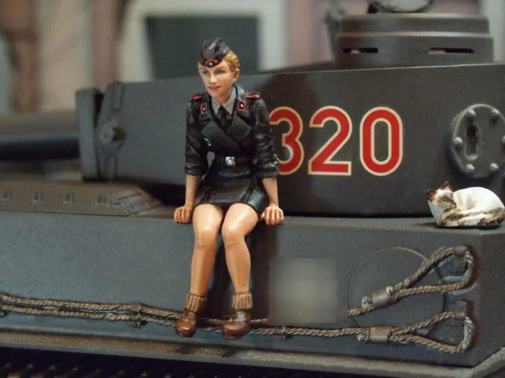 1/35 Смола Наборы Пособия по немецкому языку Женский Танк солдат 4 шт./компл.(без бака