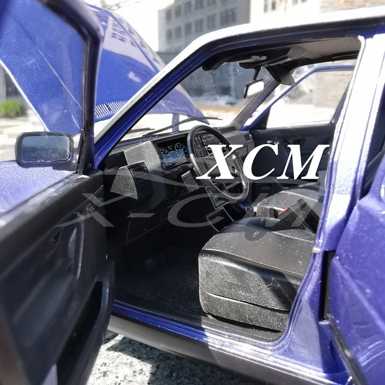 Литая модель автомобиля для старой Jetta(синий/фиолетовый)+ маленький подарок