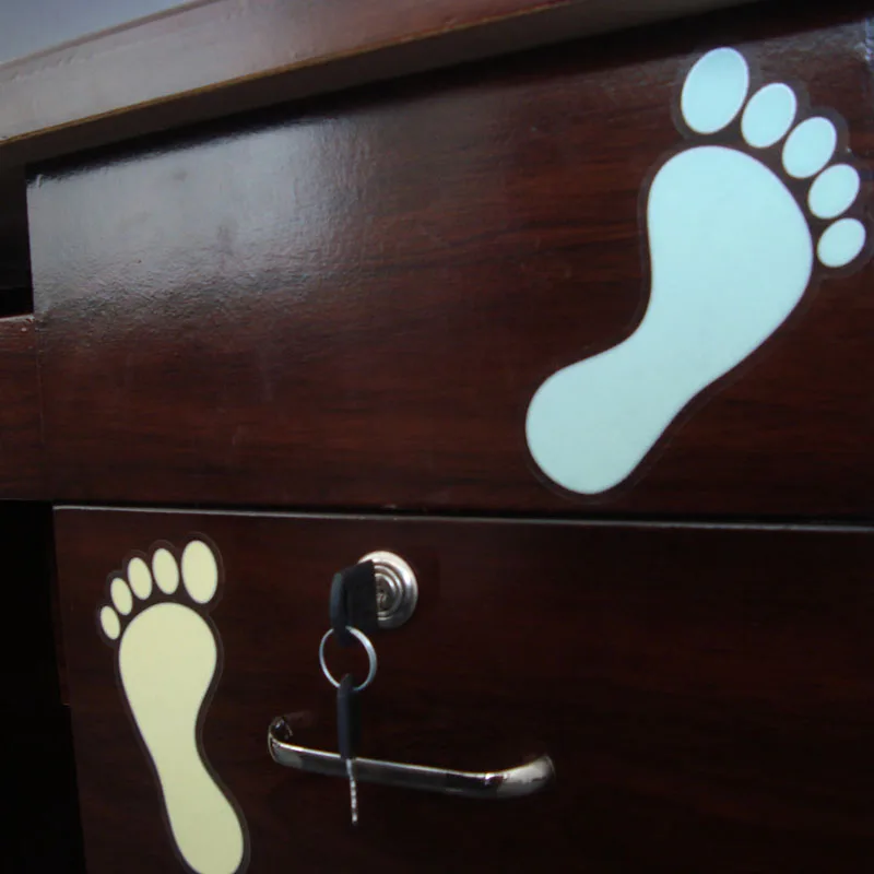 

Colorful Light Luminous Fluorescence Footprints Cute Cartoon Foot Ceiling Decorate Children Room Animation Glass Posted 2021