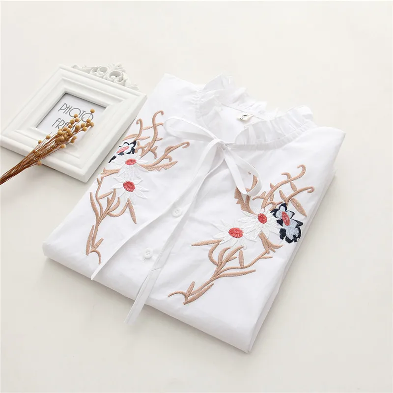 Женская блузка с цветочной вышивкой белая осенняя длинным рукавом | одежда