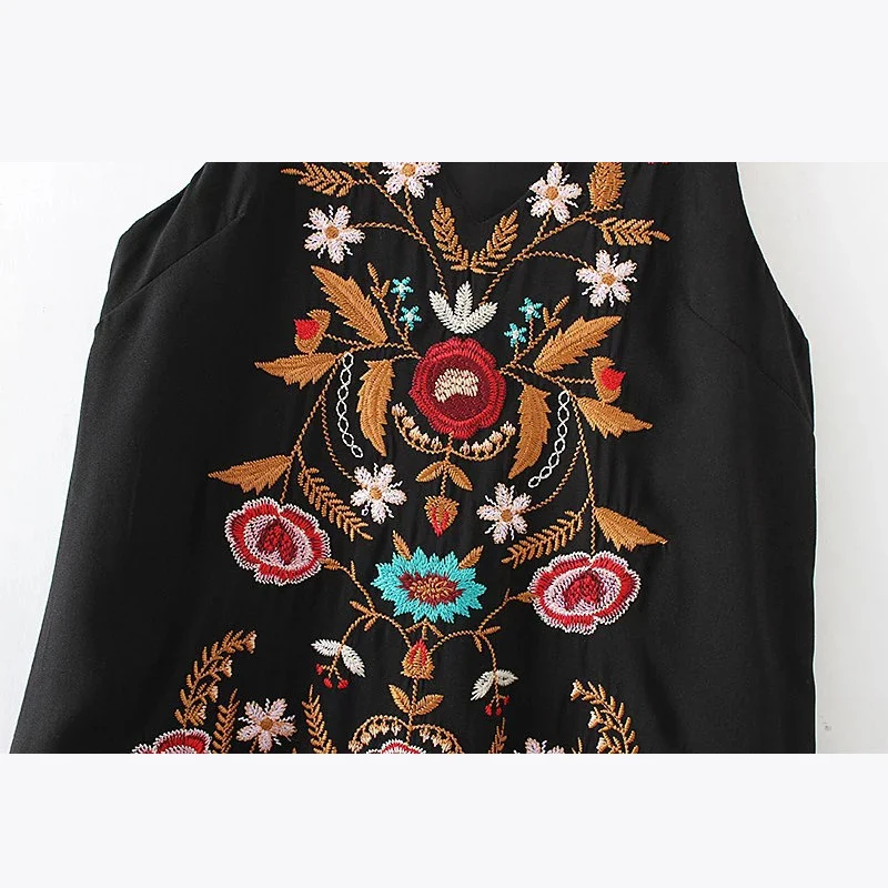 Платье с цветочной вышивкой 2017 без рукавов глубоким треугольным вырезом