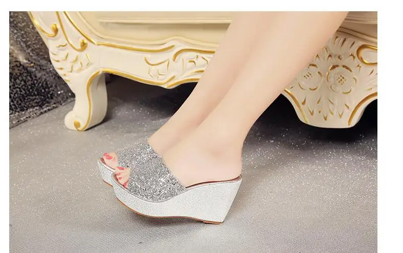 Женские летние шлепанцы на платформе пляжные сандалии дышащие с блестками