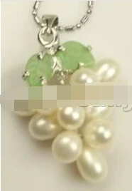 

New listing PRETTY WHITE PEARL & GREEN JADE GRAPE DESIGN PENDANT NECKLACE