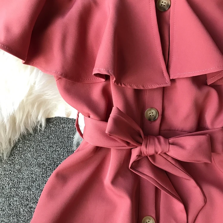 Летнее женское шифоновое платье с оборками и открытыми плечами однобортное