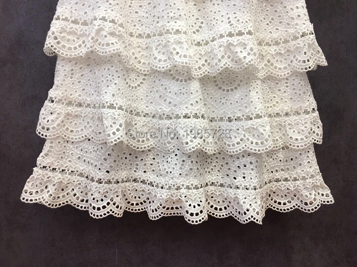 Высокое качество Белый Женщины/Дамы v-образным вырезом кружева Broderie Anglaise выдалбливают Bayou Многоуровневое Swirl Длинные платье макси с Раффлед подробно