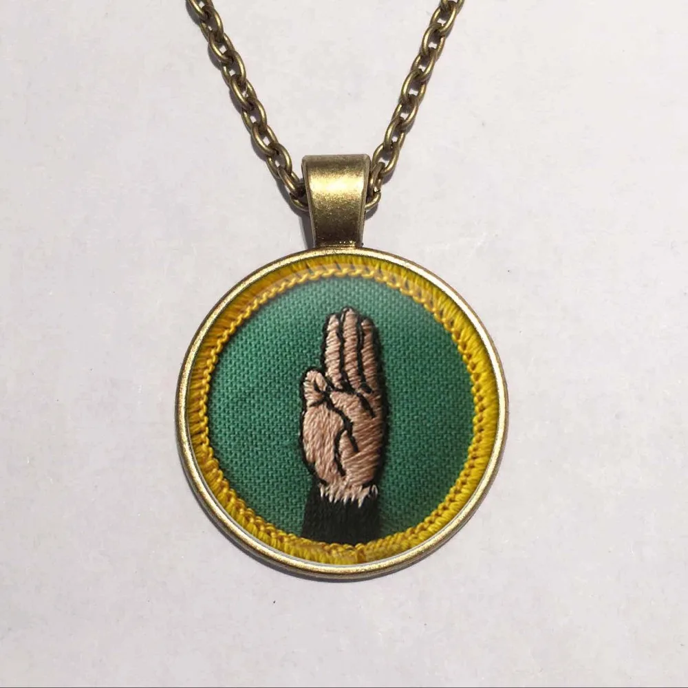 Купольное ожерелье s Girl Scout винтажные языки Cadette символ значок ручная работа фото