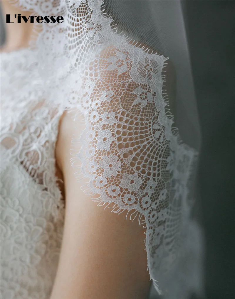 Новинка 2017 Элегантная короткая свадебная вуаль кружевная кромка один слой белая