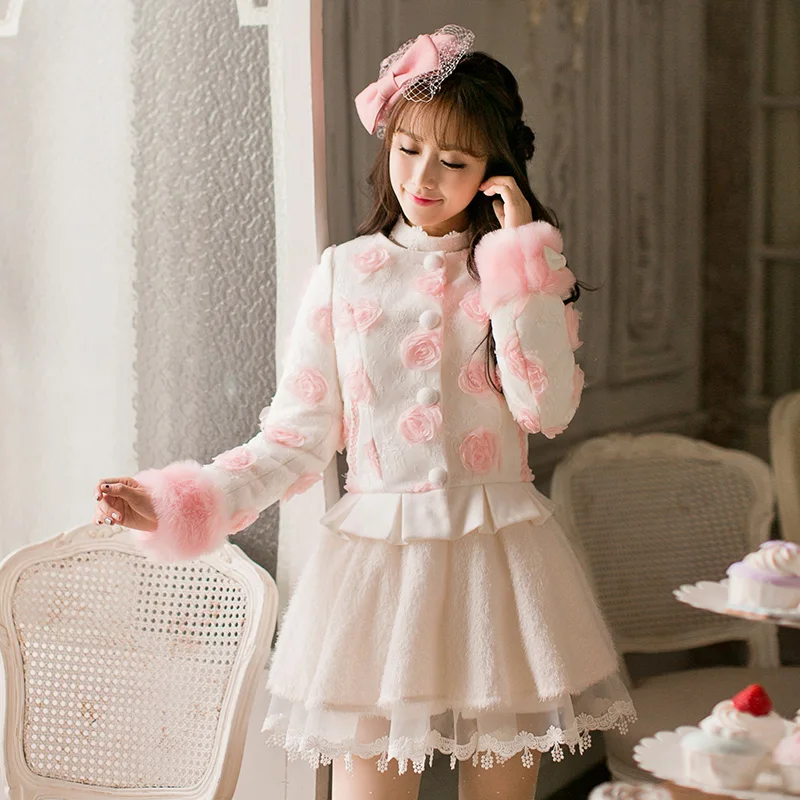 Пальто розовое с вышивкой в виде цветка дождя|pink coat|designer coatcoat pink |