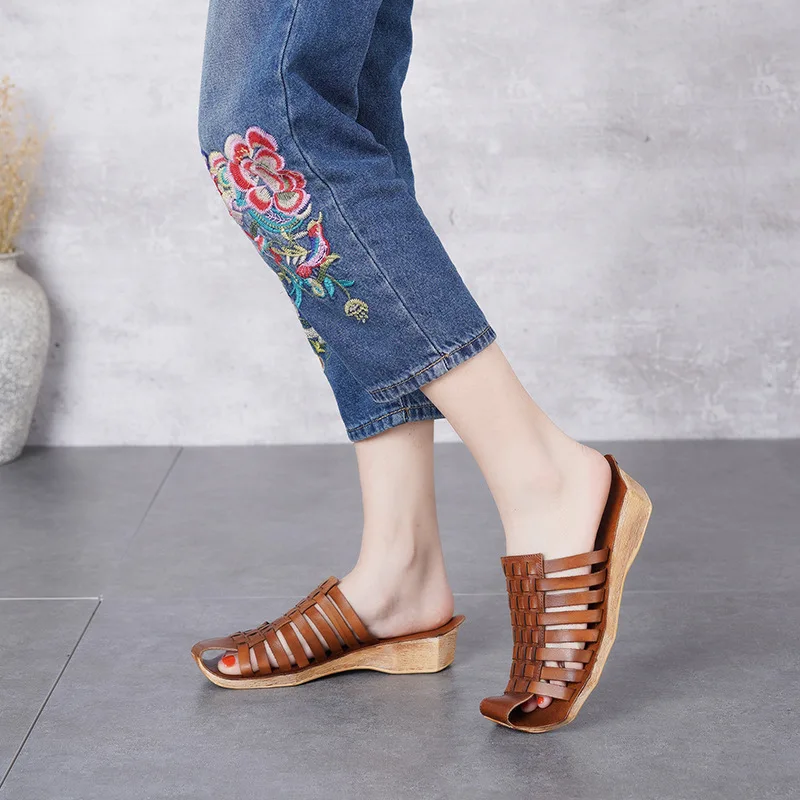 Женские кожаные тапочки черная обувь в стиле ретро летние домашние на низком