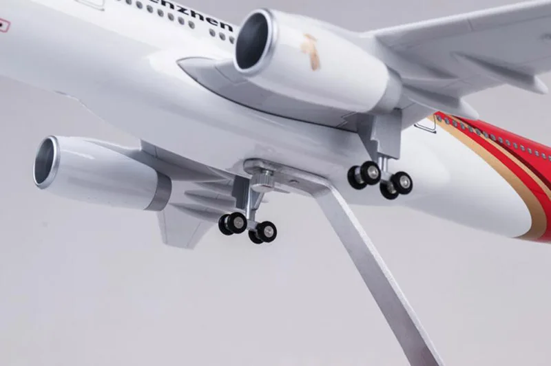 47 см 1/135 масштаб Шэньчжэнь авиалиний красный и белый Airbus A330 модель самолета Airway W база колеса огни смолы самолет игрушка Коллекция