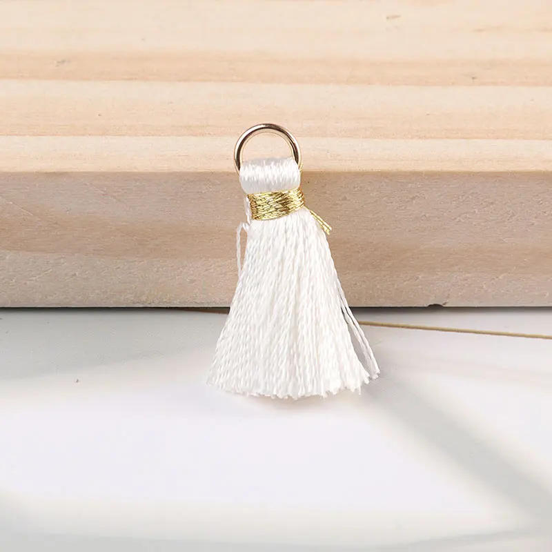 01 White Ipsequins 10 шт./лот 2 см мини шелковистые кисточки красочные маленькие кисточки для ювелирных изделий diy boho браслет ожерелье изготовление поставки - Цвет: 01 White