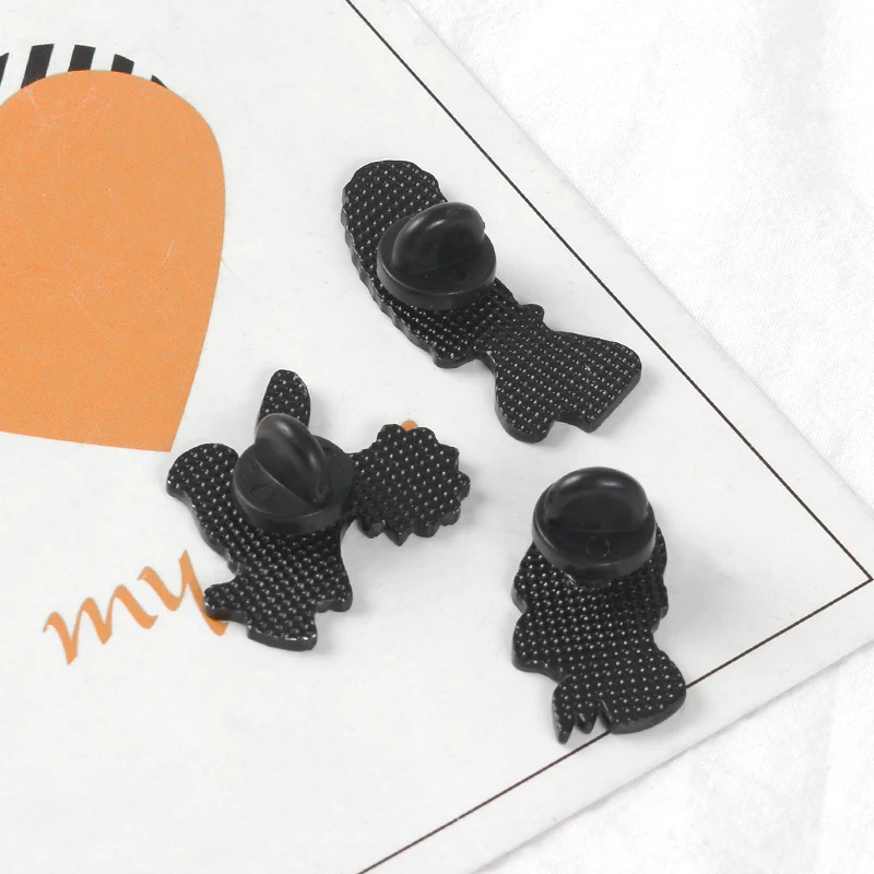 

QIHE JEWELRY The TV Enamel Pins Marge Homer Lisa Family Lapel pin Cartoon Character Brooches