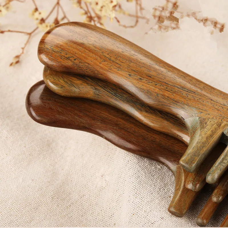 

New Wide Toothed Wooden Sandalwood Comb Fashion Brush Wooden Hair Care Spa Massage 2018