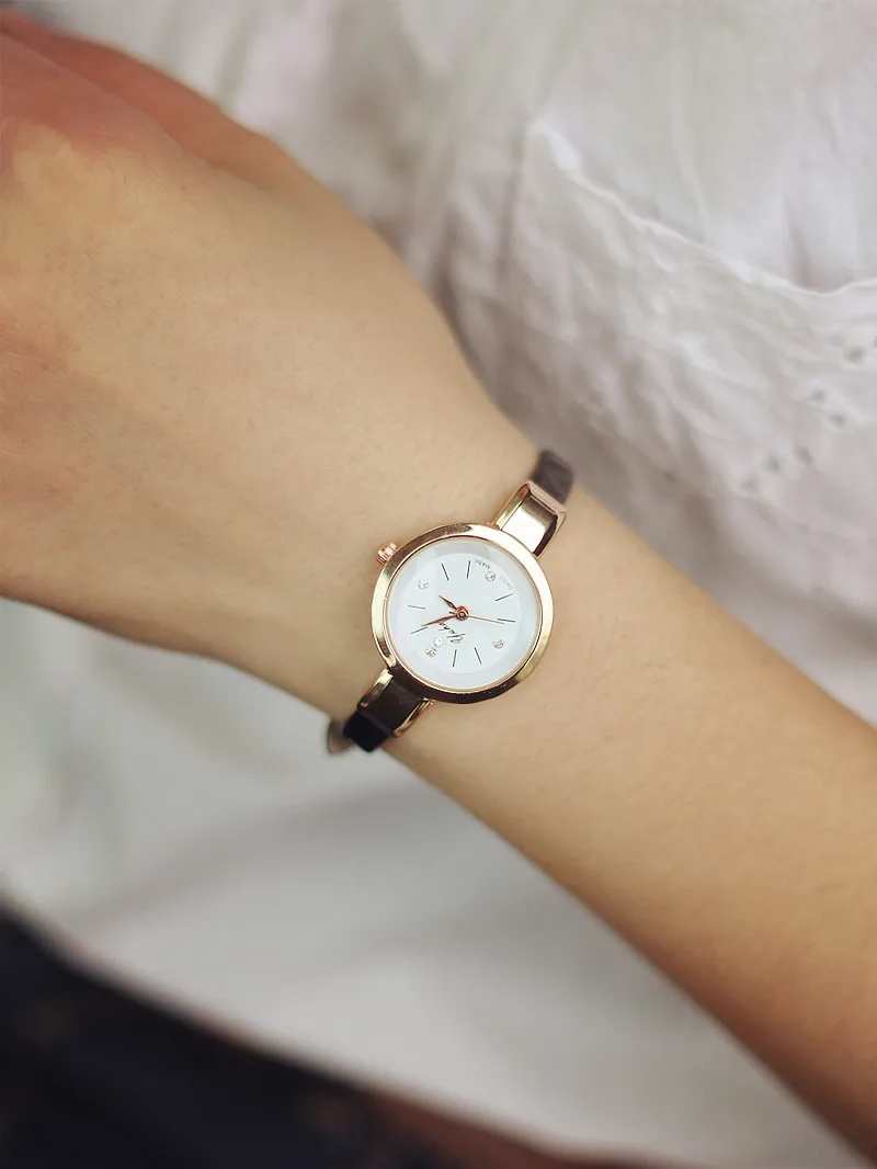 Korean original single retro golden female watch face roman shell small square dial black leather strap Buckle Fashion | Наручные часы