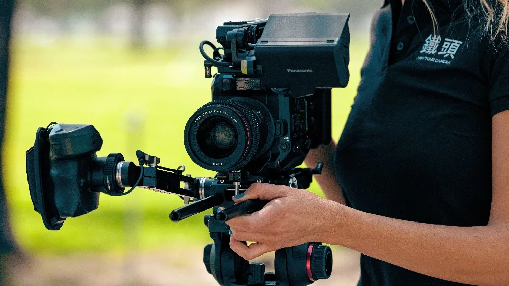 Tilta ES-T86-B Камера клетка для цифрового фотоаппарата Panasonic EVA1 ES-T86 с FF-T03 устройство непрерывного изменения фокусировки камеры и MB-T05 киносъемки с непрерывным изменением& V-Mount Питание Системы