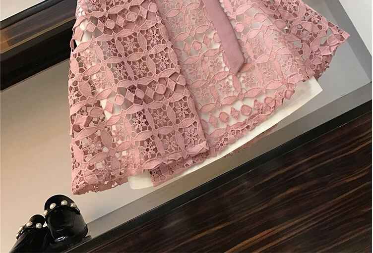 Женский костюм из 2 предметов белая длинная футболка с надписью и юбка открытыми