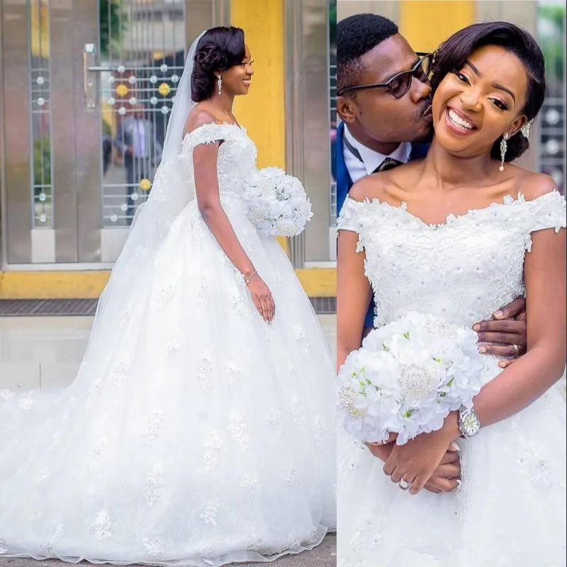 

Женское свадебное платье It's yiiya, белое платье в африканском стиле с V-образным вырезом и открытыми плечами на лето 2020