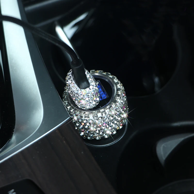 Автомобильное зарядное устройство Diamond Crystal с двумя USB-портами со светодиодным