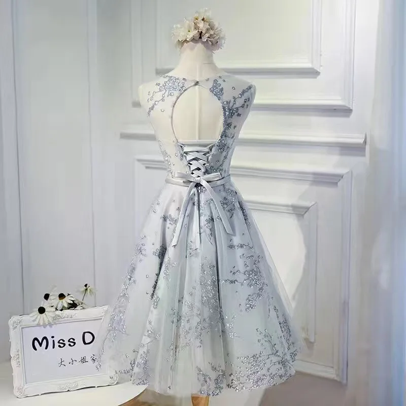 Импортированное из Китая короткое Кружевное ТРАПЕЦИЕВИДНОЕ серое красивое