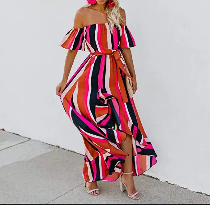 Женское асимметричное платье с открытыми плечами в полоску без рукавов вырезом