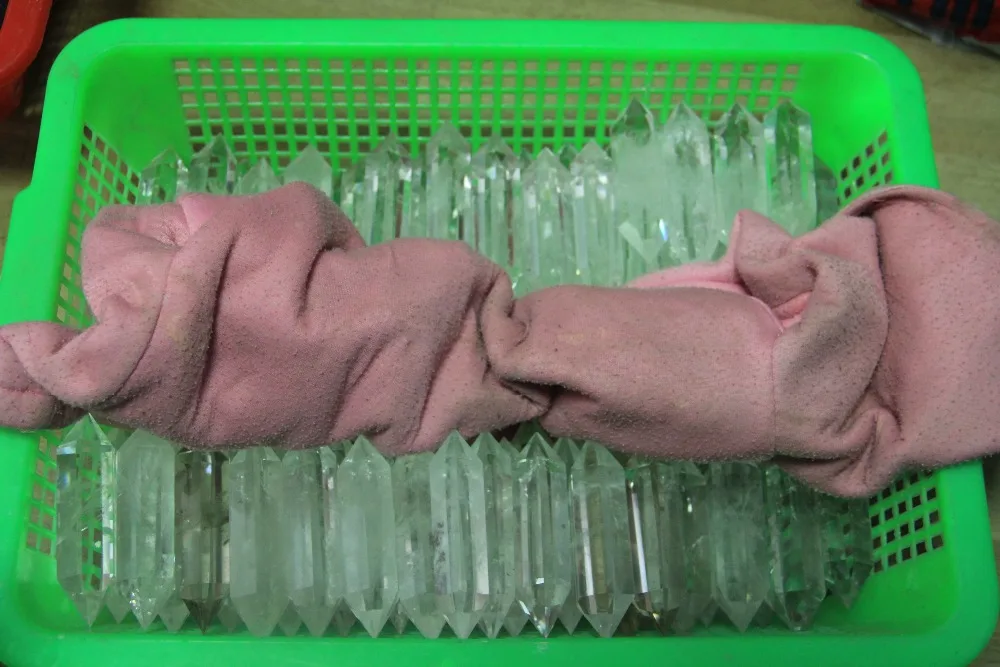 

1 kg of natural white quartz crystal wand to heal