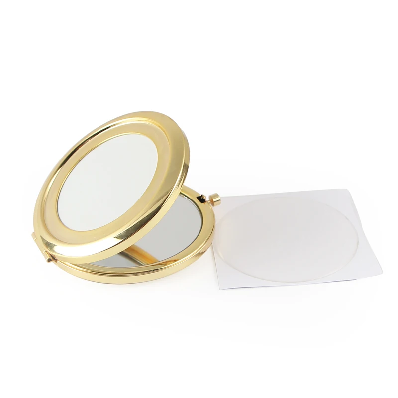Компактное косметическое зеркальце светло-золотого цвета с прозрачной