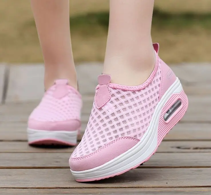 Женские сетчатые кроссовки повседневные дышащие на танкетке спортивная обувь