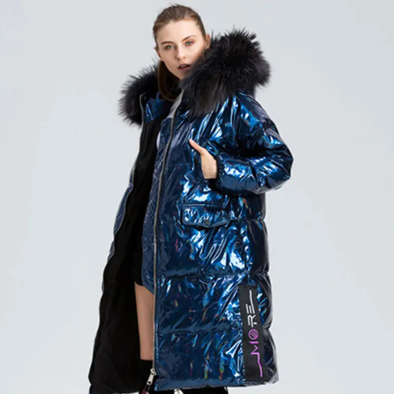 Blue Лазерное глянцевое длинное пуховое пальто женская утепленная куртка парка с капюшоном воротник из меха енота женский свободный пуховик теплая верхняя одежда HS561 - Color: Blue