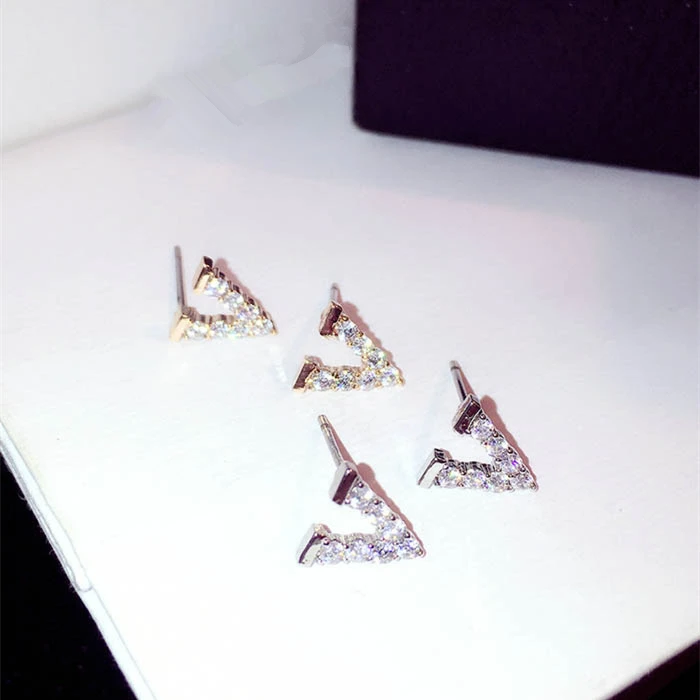 2020 великолепные серьги гвоздики цвета розового золота и серебра с буквенным V