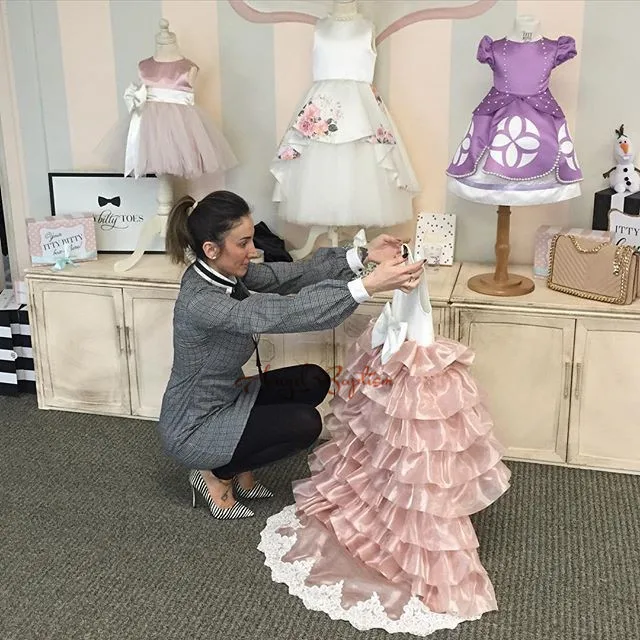 Платья для девочек с длинным шлейфом свадьбы кружевные платья причастия детские