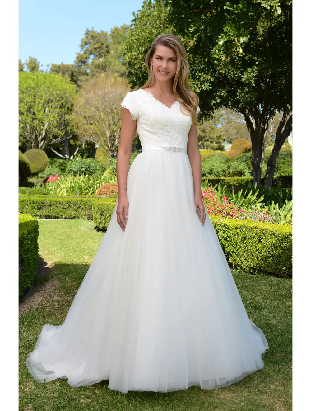 Кружевные Свадебные платья Тюль скромный с рукавами-крылышками V-образным