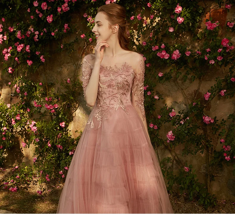 Walk Beside You розовые платья подружки невесты Illusion Sheer шеи Кружева Аппликация Тюль Многоуровневое женское ТРАПЕЦИЕВИДНОЕ длинное платье