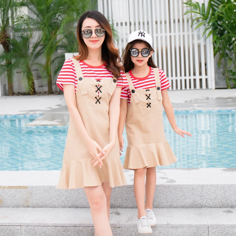 Family Set 2pcs Stripe T-shirts+Overall Clothes Mom And Daughter Bib Pants Dad Son Shorts Matching | Мать и ребенок