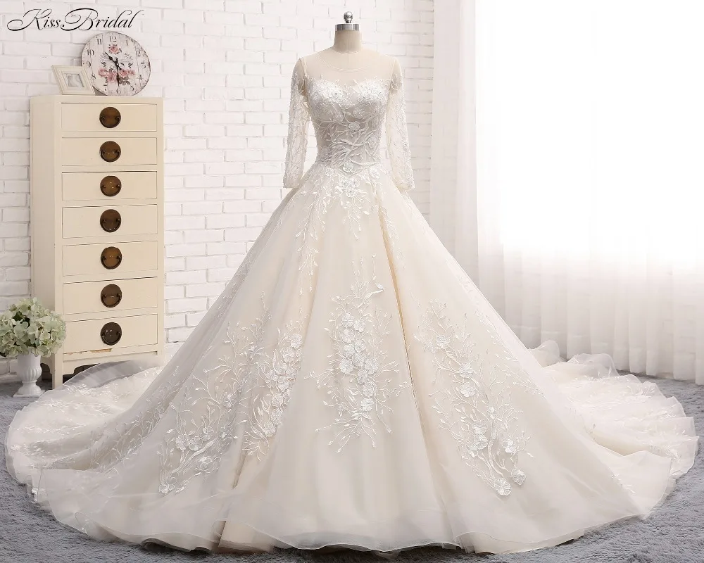 Длинное свадебное платье принцессы бальное с длинным рукавом и из тюля