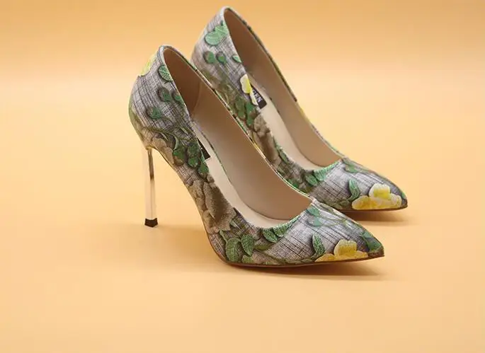 Новинка Arrvials коллекция 2019 года кожаные туфли лодочки с цветочным принтом женская