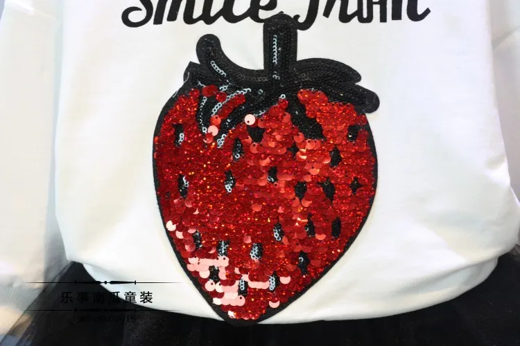 Новинка 2017 года комплект из рубашки с длинными рукавами и юбки милой клубничкой