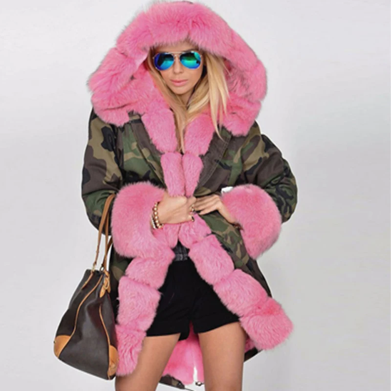 Женская камуфляжная куртка розовая длинная с капюшоном и натуральным мехом лисы