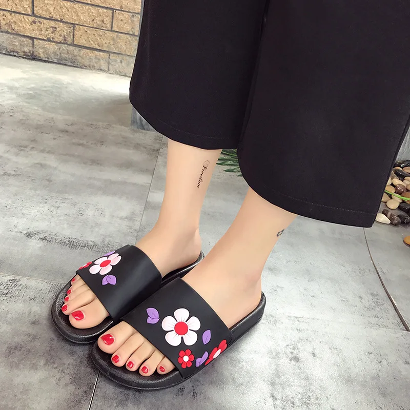 Женская обувь на плоской подошве модные Нескользящие тапочки с большим цветком